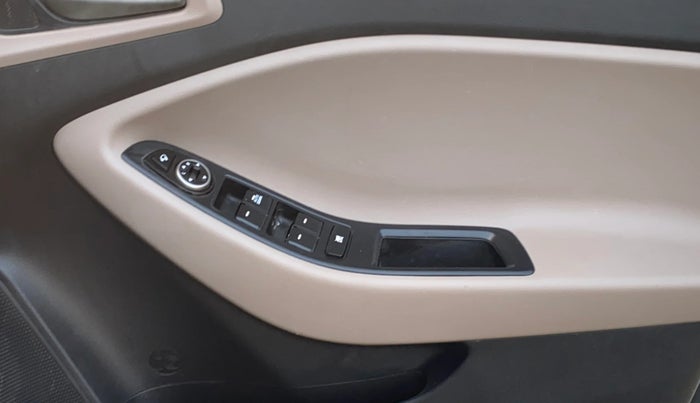 2017 Hyundai Elite i20 SPORTZ 1.2, Petrol, Manual, 63,888 km, Driver Side Door Panels Control