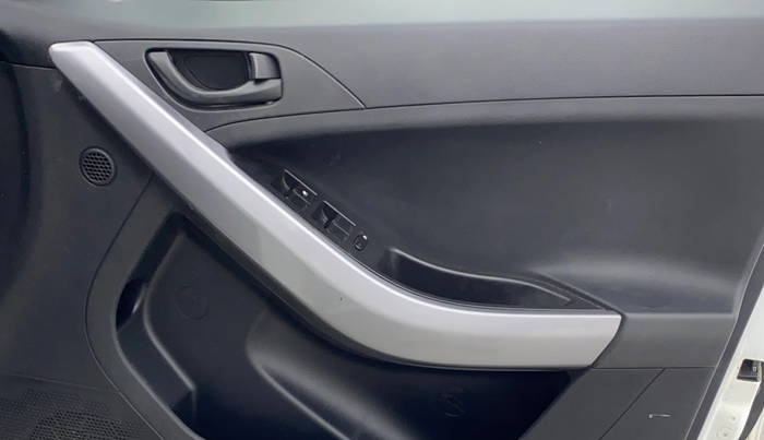 2023 Tata NEXON XMA SUNROOF PETROL, Petrol, Automatic, 36,089 km, Driver Side Door Panels Control