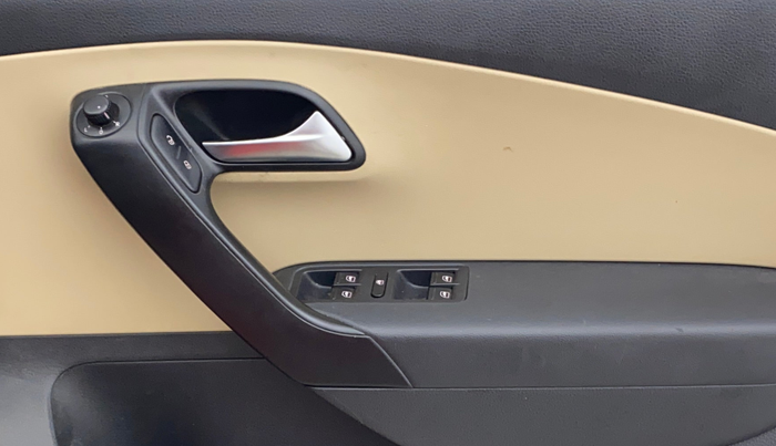 2016 Volkswagen Polo HIGHLINE1.2L, Petrol, Manual, 43,413 km, Driver Side Door Panels Control