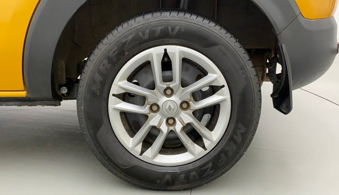 2021 Renault TRIBER RXL MT, Petrol, Manual, 23,841 km, Left Rear Wheel