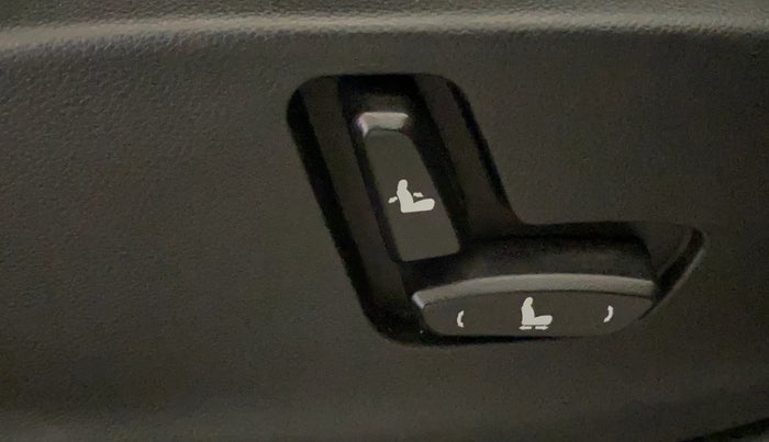 2023 MG HECTOR PLUS SAVVY PRO 1.5 TURBO CVT 7 STR, Petrol, Automatic, 59,794 km, Driver Side Adjustment Panel