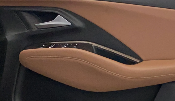 2023 MG HECTOR PLUS SAVVY PRO 1.5 TURBO CVT 7 STR, Petrol, Automatic, 59,794 km, Driver Side Door Panels Control