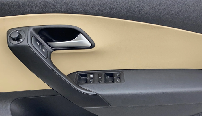 2016 Volkswagen Ameo HIGHLINE1.2L, Petrol, Manual, 65,419 km, Driver Side Door Panels Control