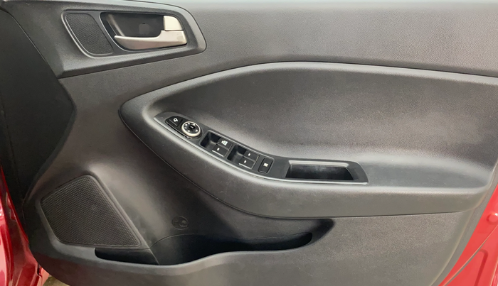 2017 Hyundai Elite i20 ASTA 1.2 DUAL TONE, Petrol, Manual, 1,17,862 km, Driver Side Door Panels Control