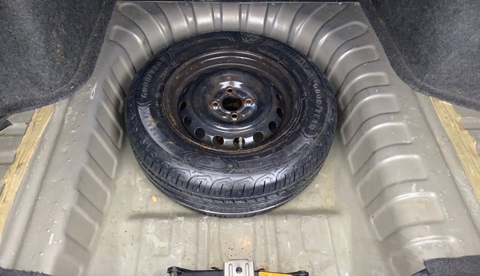 2013 Nissan Sunny XL DIESEL, Diesel, Manual, 1,02,155 km, Spare Tyre