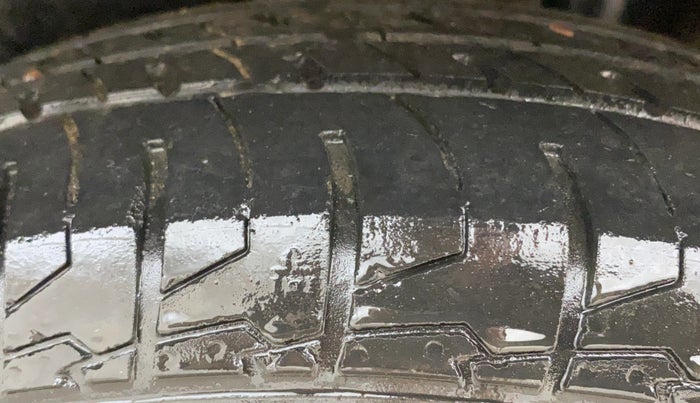 2017 Maruti Dzire VDI AMT, Diesel, Automatic, 67,808 km, Left Rear Tyre Tread