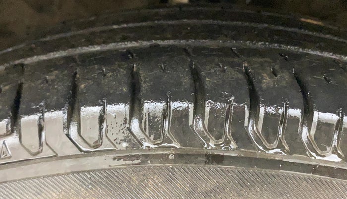 2017 Maruti Dzire VDI AMT, Diesel, Automatic, 67,808 km, Right Front Tyre Tread