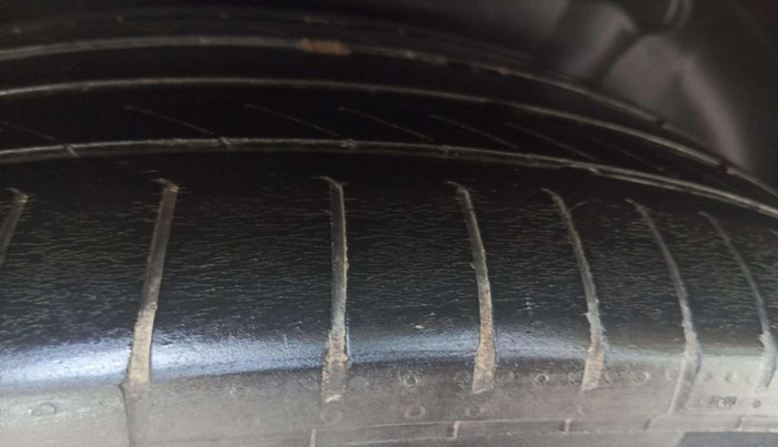 2018 Mercedes Benz GLS 350D, Diesel, Automatic, 1,03,209 km, Left Front Tyre Tread