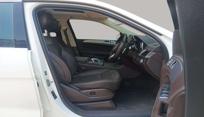 2018 Mercedes Benz GLS 350D, Diesel, Automatic, 1,03,209 km, Right Side Front Door Cabin