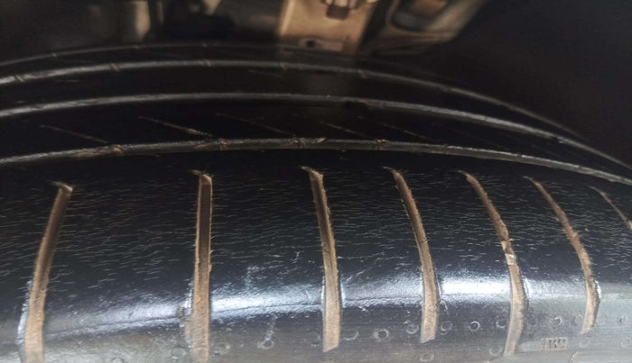 2018 Mercedes Benz GLS 350D, Diesel, Automatic, 1,03,209 km, Right Front Tyre Tread