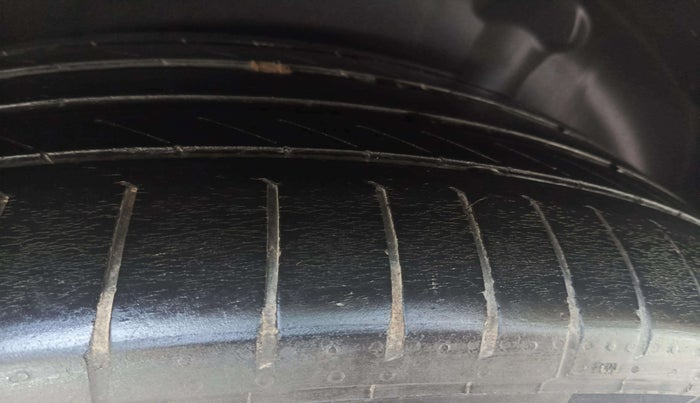 2018 Mercedes Benz GLS 350D, Diesel, Automatic, 1,03,209 km, Right Rear Tyre Tread