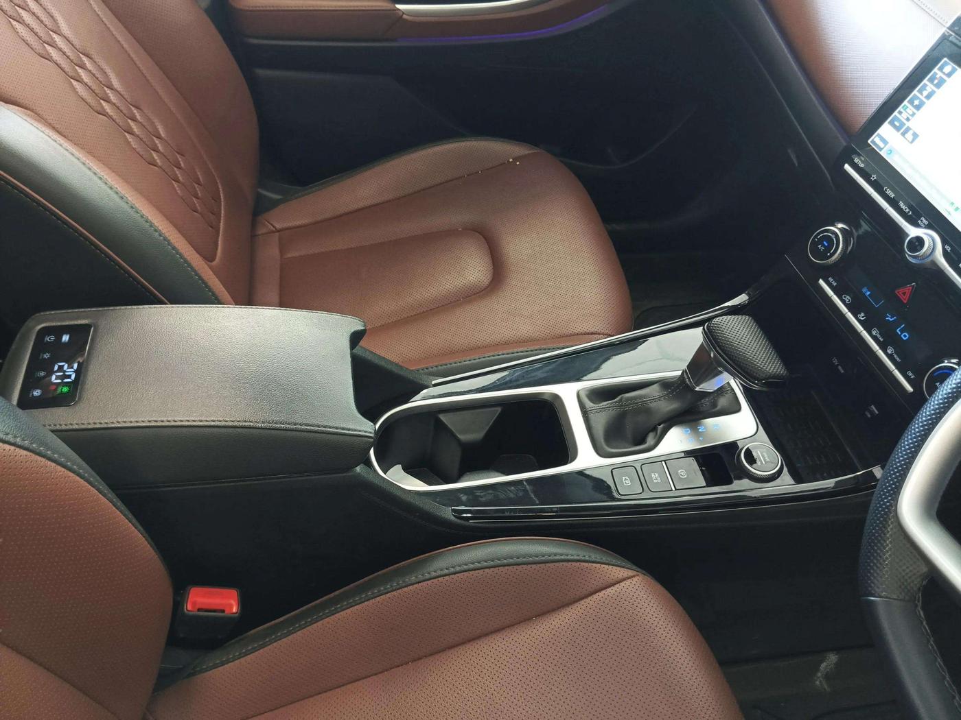 2024 Hyundai ALCAZAR PLATINUM(O) 7STR 1.5 AT, Diesel, Automatic, 26,551 km, Gear Lever