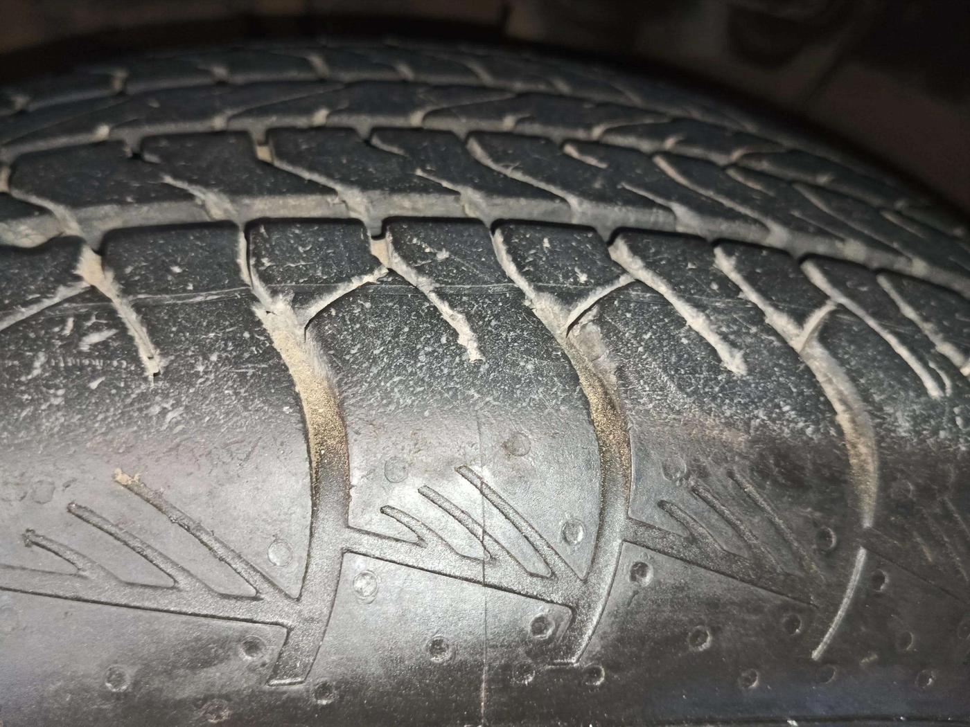 2024 Hyundai ALCAZAR PLATINUM(O) 7STR 1.5 AT, Diesel, Automatic, 26,551 km, Right Front Tyre Tread