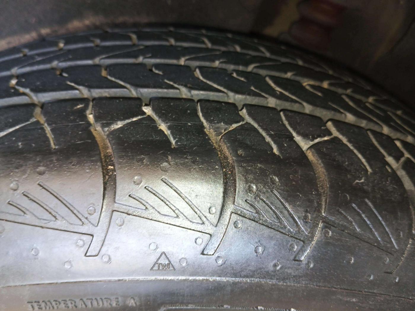 2024 Hyundai ALCAZAR PLATINUM(O) 7STR 1.5 AT, Diesel, Automatic, 26,551 km, Left Front Tyre Tread