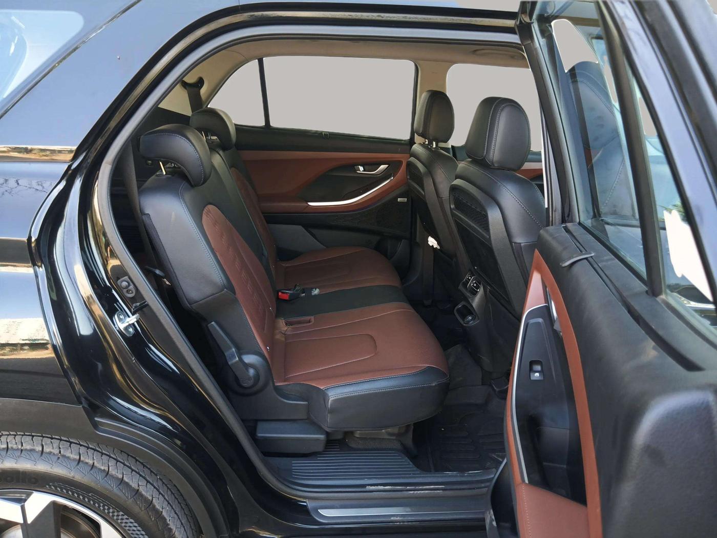2024 Hyundai ALCAZAR PLATINUM(O) 7STR 1.5 AT, Diesel, Automatic, 26,551 km, Right Side Rear Door Cabin
