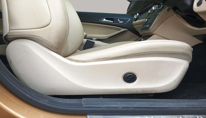 2017 Mercedes Benz GLA Class 200 CDI SPORT, Diesel, Automatic, 25,152 km, Driver Side Adjustment Panel