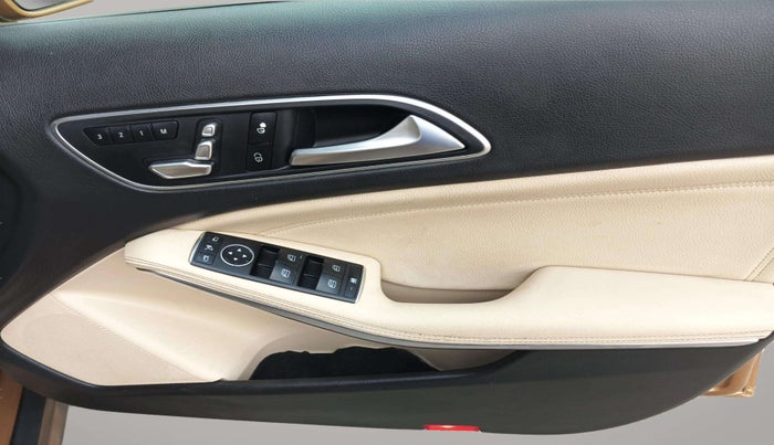 2017 Mercedes Benz GLA Class 200 CDI SPORT, Diesel, Automatic, 25,152 km, Driver Side Door Panels Control