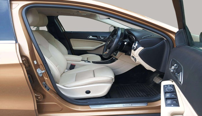 2017 Mercedes Benz GLA Class 200 CDI SPORT, Diesel, Automatic, 25,152 km, Right Side Front Door Cabin