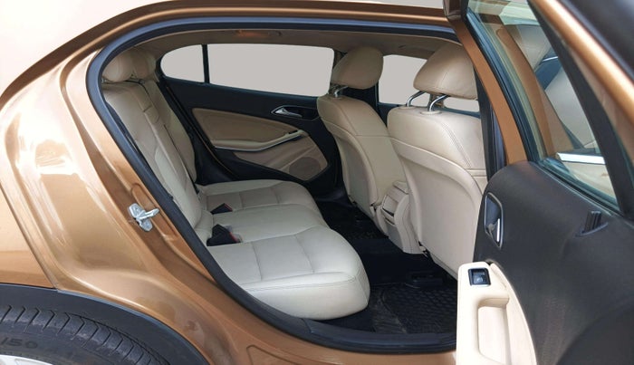 2017 Mercedes Benz GLA Class 200 CDI SPORT, Diesel, Automatic, 25,152 km, Right Side Rear Door Cabin