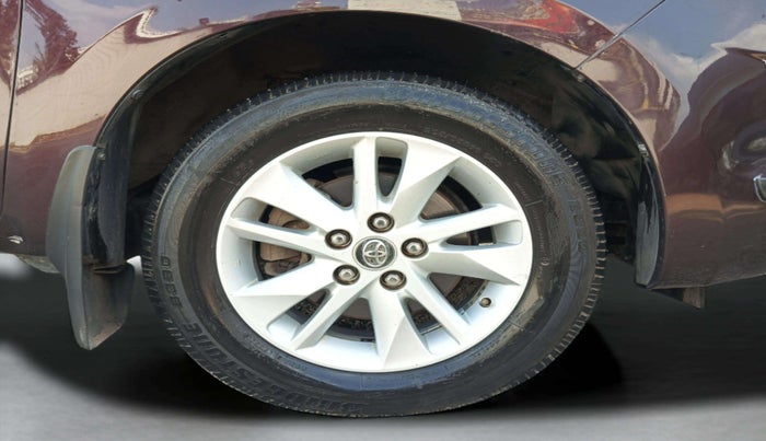 2016 Toyota Innova Crysta 2.4 VX 8 STR, Diesel, Manual, 79,766 km, Right Rear Wheel