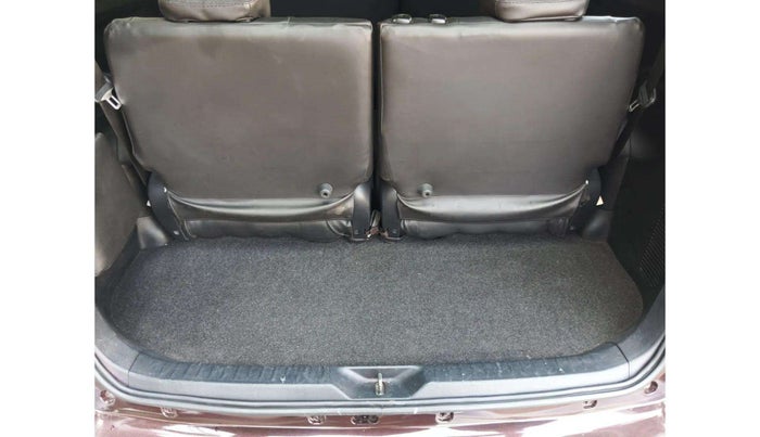 2016 Toyota Innova Crysta 2.4 VX 8 STR, Diesel, Manual, 79,766 km, Boot Inside