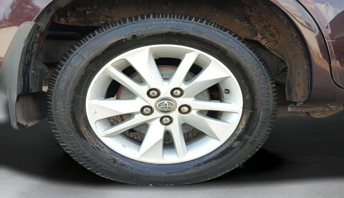 2016 Toyota Innova Crysta 2.4 VX 8 STR, Diesel, Manual, 79,766 km, Right Front Wheel