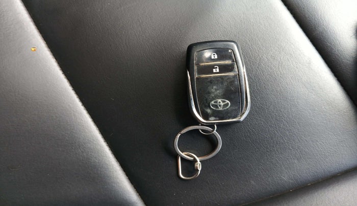 2016 Toyota Innova Crysta 2.4 VX 8 STR, Diesel, Manual, 79,766 km, Key Close Up