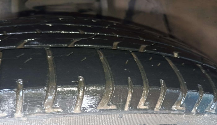 2016 Toyota Innova Crysta 2.4 VX 8 STR, Diesel, Manual, 79,766 km, Right Rear Tyre Tread