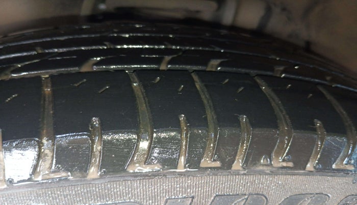 2016 Toyota Innova Crysta 2.4 VX 8 STR, Diesel, Manual, 79,766 km, Right Front Tyre Tread