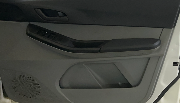 2024 Tata Tiago XT CNG, CNG, Manual, 44,879 km, Driver Side Door Panels Control