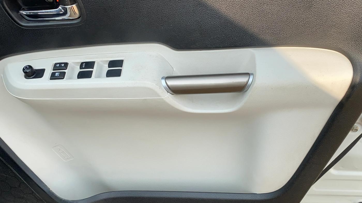 2018 Maruti IGNIS DELTA 1.2, CNG, Manual, 39,817 km, Driver Side Door Panels Control
