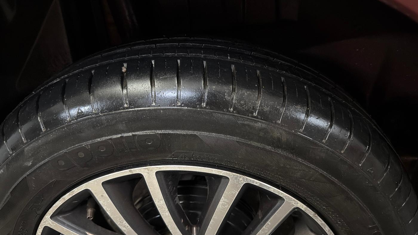 2017 Maruti Dzire ZXI PLUS AMT, Petrol, Automatic, 40,800 km, Right Rear Tyre Tread