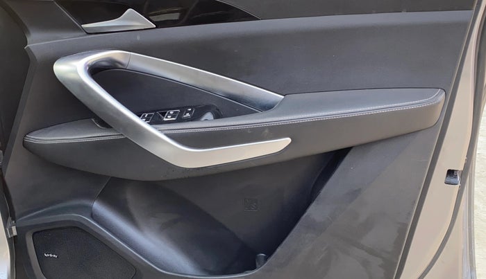 2019 MG HECTOR SHARP 1.5 DCT PETROL, Petrol, Automatic, 33,046 km, Driver Side Door Panels Control