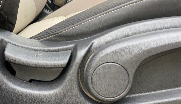 2019 Hyundai Elite i20 SPORTZ PLUS 1.2, Petrol, Manual, 57,954 km, Driver Side Adjustment Panel