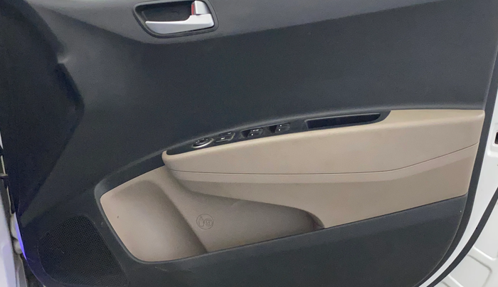 2017 Hyundai Grand i10 SPORTZ 1.2 KAPPA VTVT, CNG, Manual, 98,385 km, Driver Side Door Panels Control