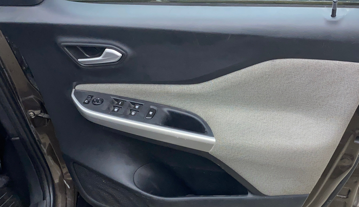 2021 Nissan MAGNITE XL, Petrol, Manual, 76,594 km, Driver Side Door Panels Control