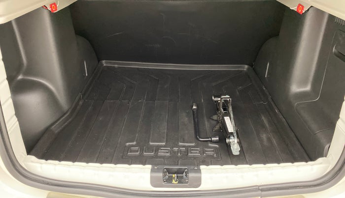 2021 Renault Duster RXZ, Petrol, Manual, 17,618 km, Boot Inside