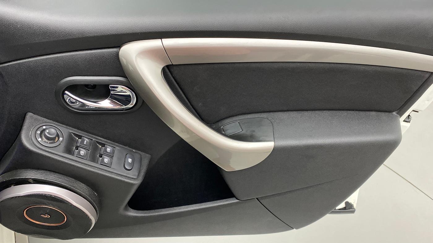 2021 Renault Duster RXZ, Petrol, Manual, 17,618 km, Driver Side Door Panels Control
