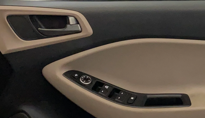 2016 Hyundai Elite i20 SPORTZ 1.2, Petrol, Manual, 48,604 km, Driver Side Door Panels Control