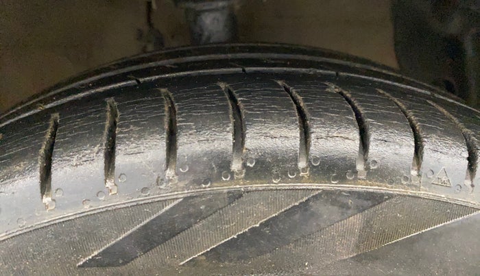 2016 Hyundai Grand i10 SPORTZ 1.2 KAPPA VTVT, Petrol, Manual, 63,008 km, Right Front Tyre Tread