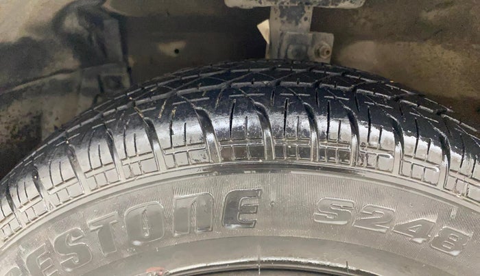 2013 Maruti Swift Dzire VXI, Petrol, Manual, 63,118 km, Left Front Tyre Tread