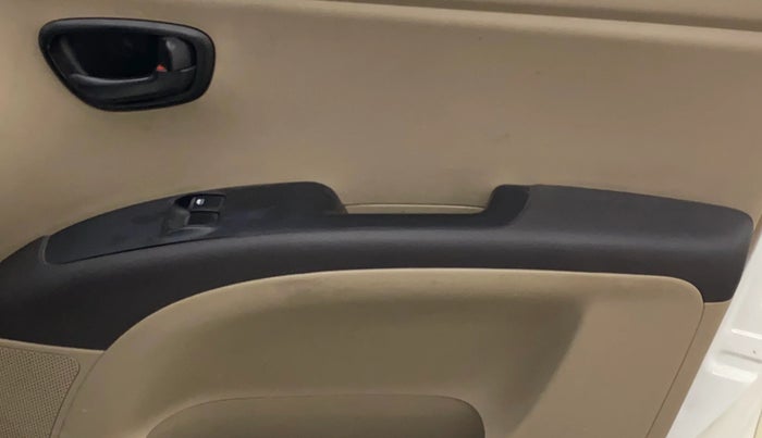 2013 Hyundai i10 ERA 1.1, Petrol, Manual, 42,011 km, Driver Side Door Panels Control