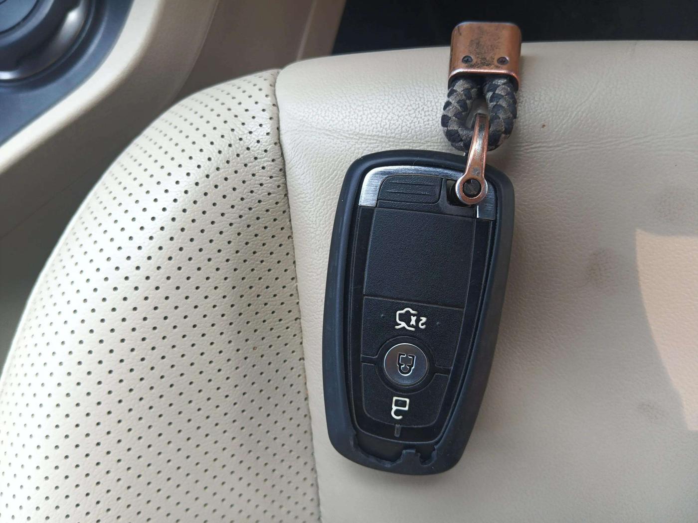 2021 Ford Endeavour TITANIUM 2.0 4X4 AT, Diesel, Automatic, 67,382 km, Key Close Up