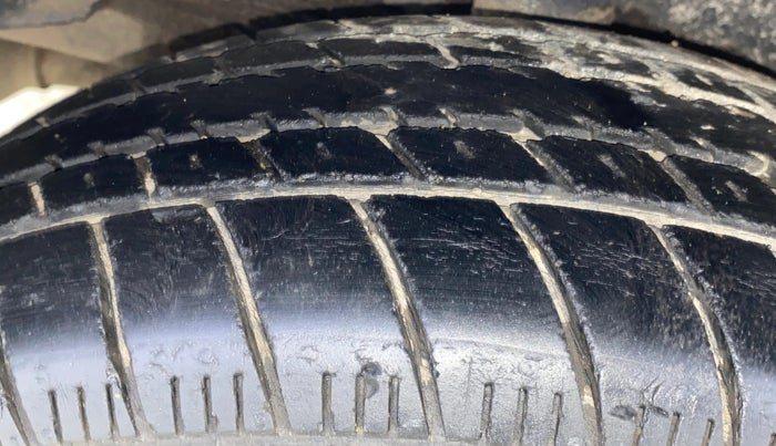 2013 Toyota Etios G, Petrol, Manual, 1,16,531 km, Right Rear Tyre Tread