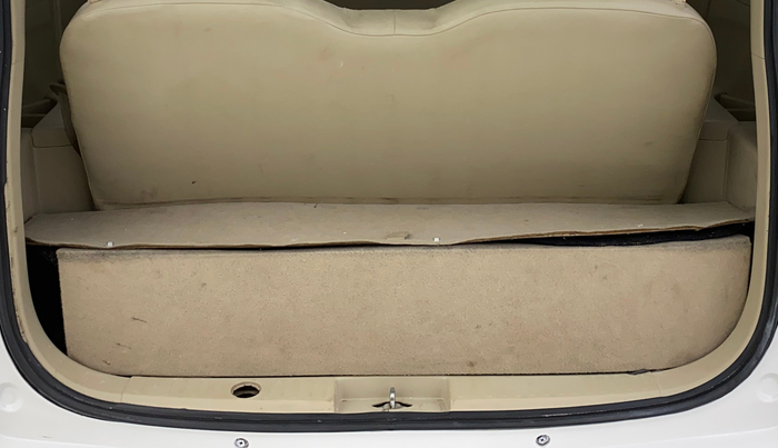 2015 Maruti Ertiga VXI, CNG, Manual, 77,555 km, Boot Inside