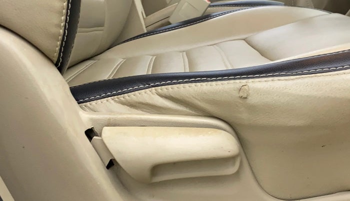 2015 Maruti Ertiga VXI, CNG, Manual, 77,466 km, Driver Side Adjustment Panel