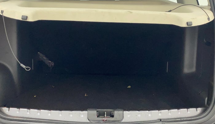 2017 Renault Duster RXS CVT, Petrol, Automatic, 23,458 km, Boot Inside