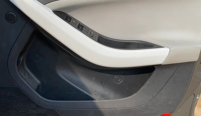 2023 Tata NEXON CREATIVE PLUS 1.2 REVOTRON 6 MT DT, Petrol, Manual, 23,710 km, Driver Side Door Panels Control