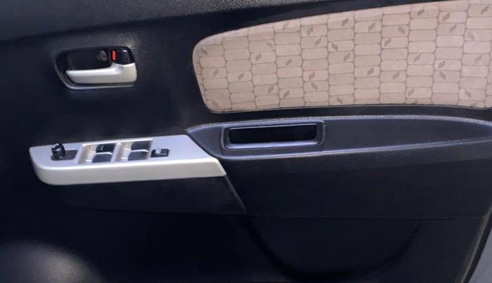 2014 Maruti Wagon R 1.0 VXI, Petrol, Manual, 28,316 km, Driver Side Door Panels Control