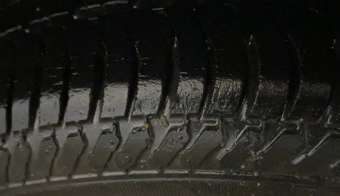 2015 Maruti Alto K10 VXI, Petrol, Manual, 35,243 km, Left Rear Tyre Tread